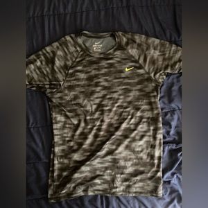 (NWOT) Nike swim athletic dri-fit shit men’s size (M) blackUPF 40+